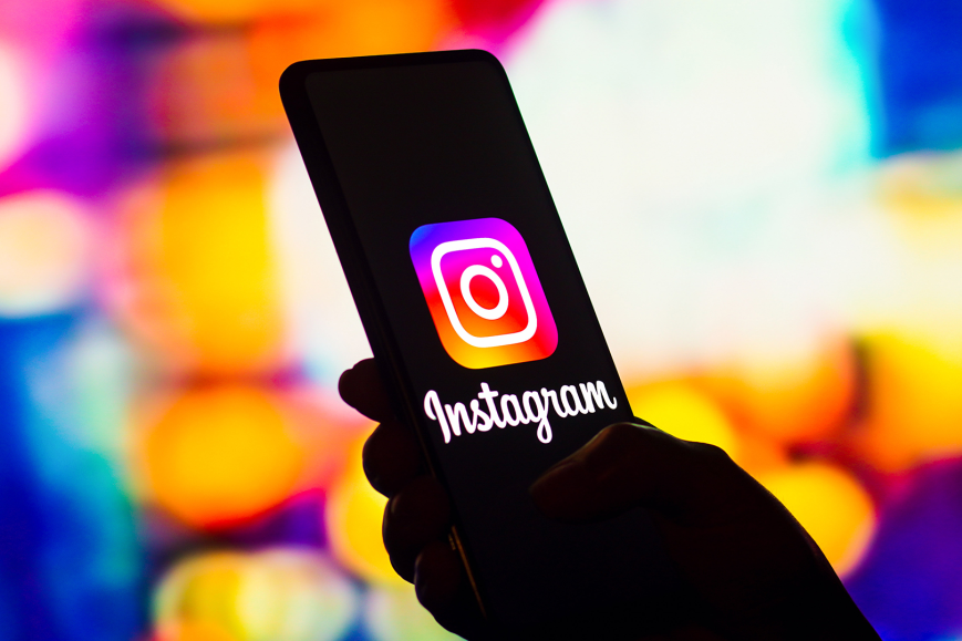 The Phenomenon of Repeating Instagram Stories: Exploring the Reasons and Consequences.